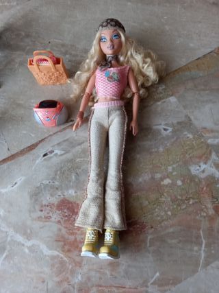 Barbie My Scene Kennedy in bici nel parco