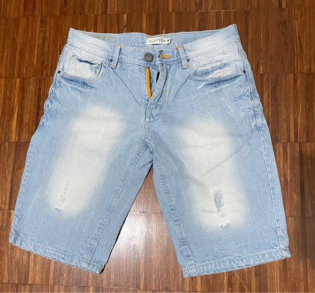 Jeans corti strappati blu chiaro