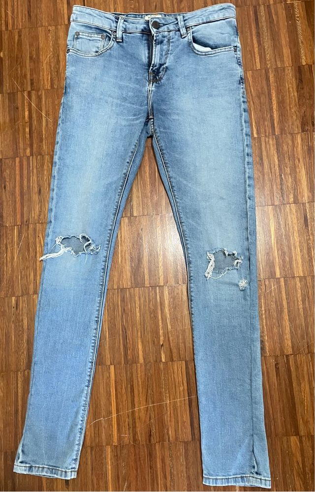 Jeans skinny fit strappati blu chiaro Pull&Bear