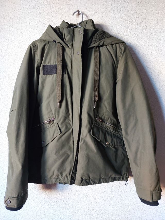Cazadora verde militar o caqui oscuro