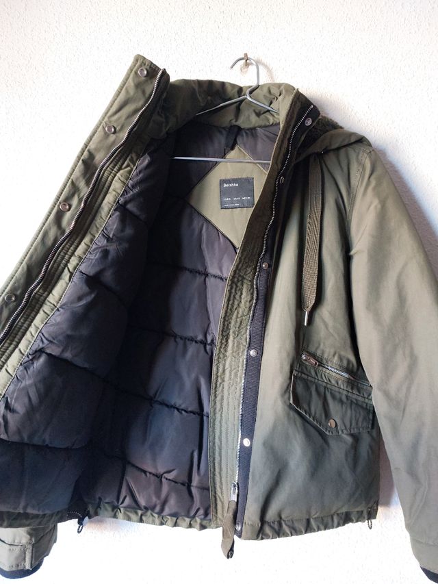 Cazadora verde militar o caqui oscuro