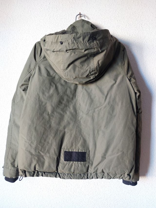 Cazadora verde militar o caqui oscuro