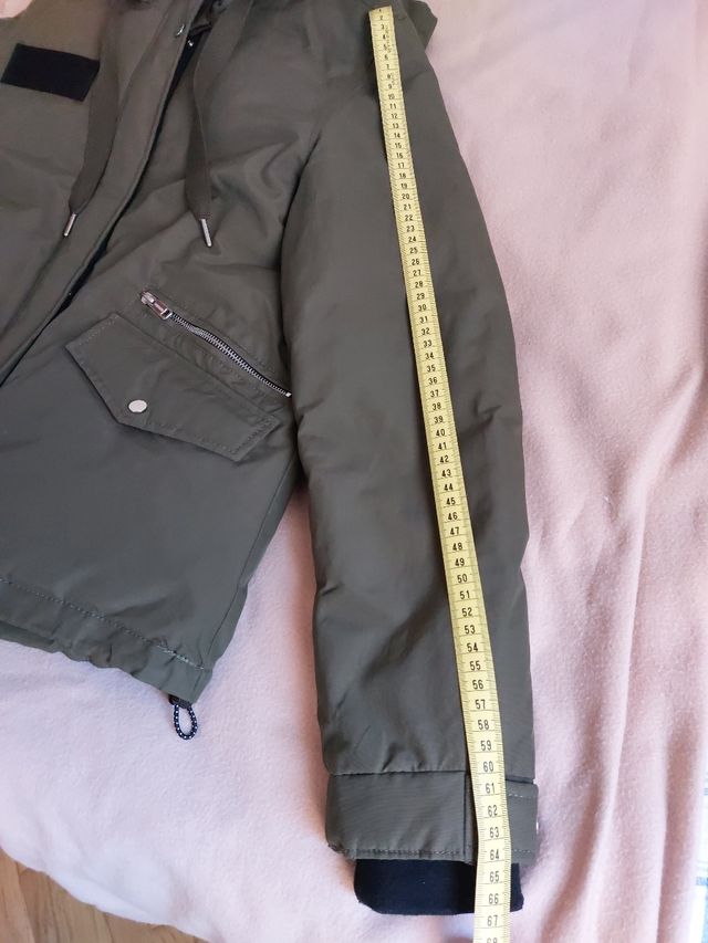 Cazadora verde militar o caqui oscuro