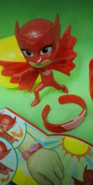 Maxi sorpresa Kinder Pjgiamask