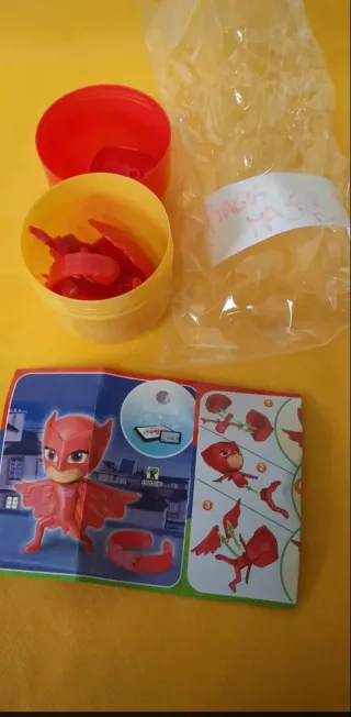 Maxi sorpresa Kinder Pjgiamask