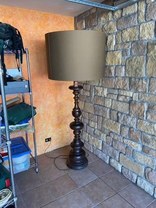 Lampada Da Terra in noce antica  con paralume 