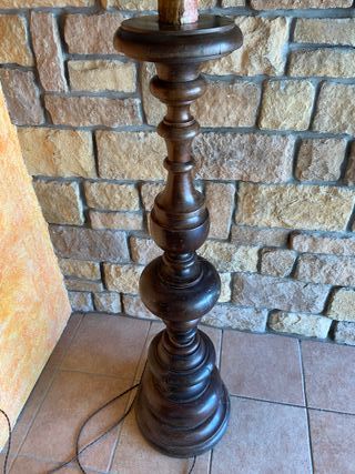 Lampada Da Terra in noce antica  con paralume 