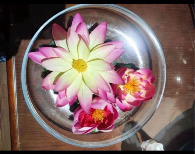 centro decorativo con 3 flores