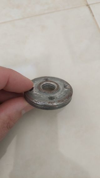 TUERCA DE BLOQUEO, AMOLADORA PEQUEÑA BOSCH