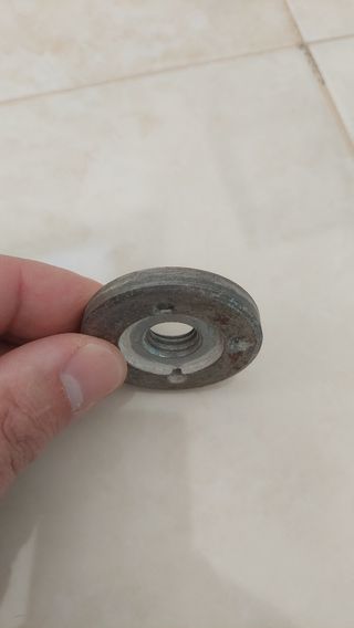 TUERCA DE BLOQUEO, AMOLADORA PEQUEÑA BOSCH