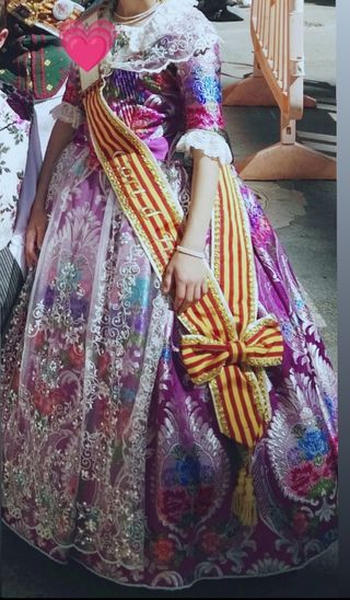 Vestido fallera niña siglo XXI con manteletas