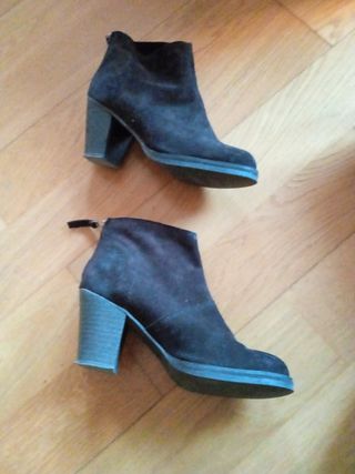 Botines de ante marrón