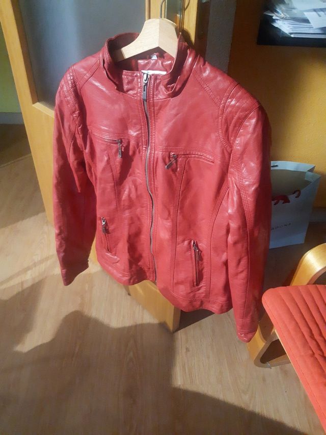 Chaqueta roja polipiel