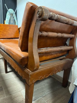 sofá antiguo de madera maciza
