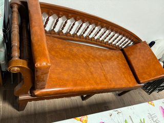 sofá antiguo de madera maciza