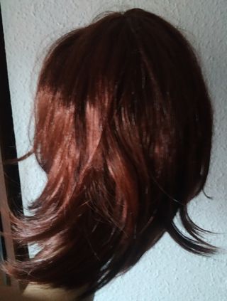 Peluca de PELO CASTAÑO ( no rubio)....
