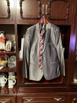 Traje de Hombre gris brillo