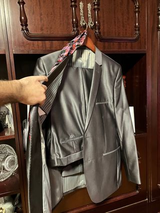Traje de Hombre gris brillo