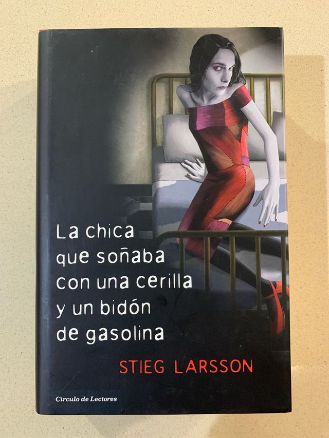 LA CHICA QUE SOÑABA CON UNA CERILLA Y UN BIDÓN ...