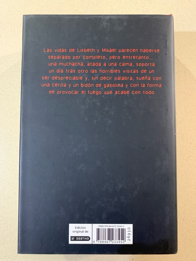 LA CHICA QUE SOÑABA CON UNA CERILLA Y UN BIDÓN ...