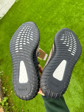 Yeezy boost 350 v2 Carbon Beluga