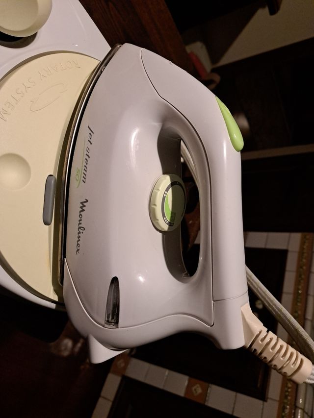 Ferro da stiro con caldaia Moulinex