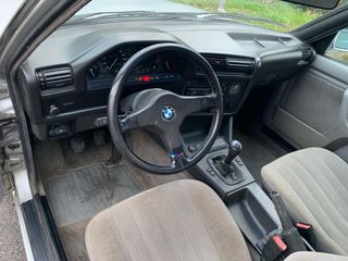 BMW 320i e30