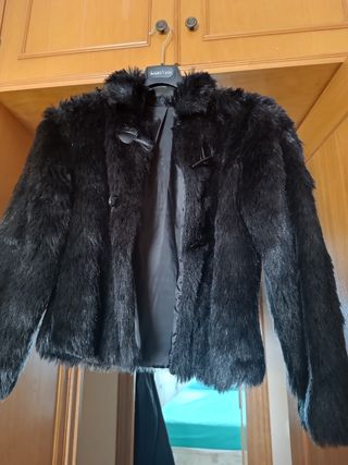 Abrigo corto pelo negro