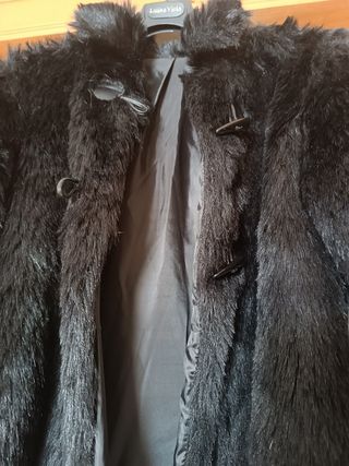 Abrigo corto pelo negro