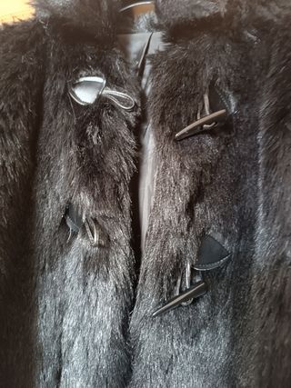 Abrigo corto pelo negro