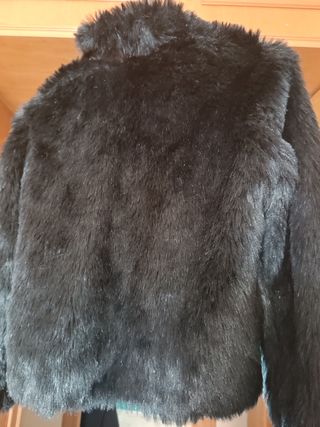 Abrigo corto pelo negro