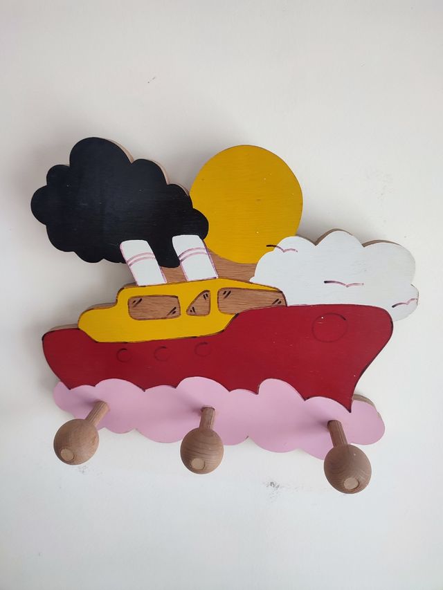 Percha infantil de madera