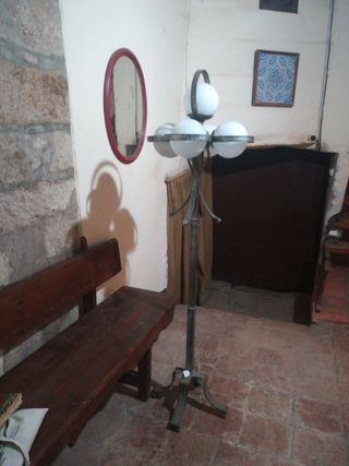 Lampara de pie hierro forjado tulipas cristal