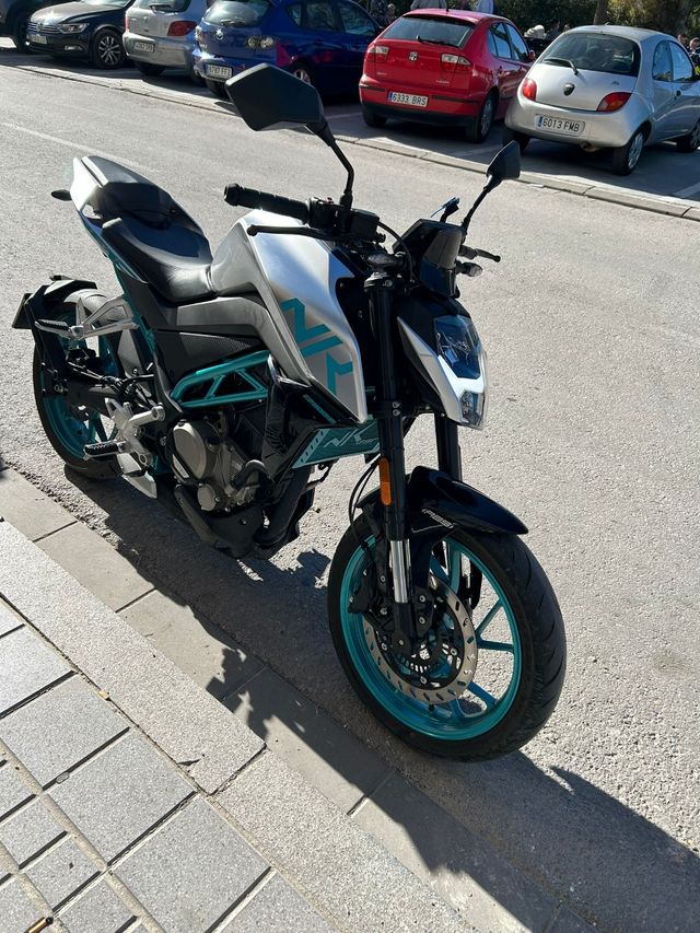 Se vende moto cf 300 nk