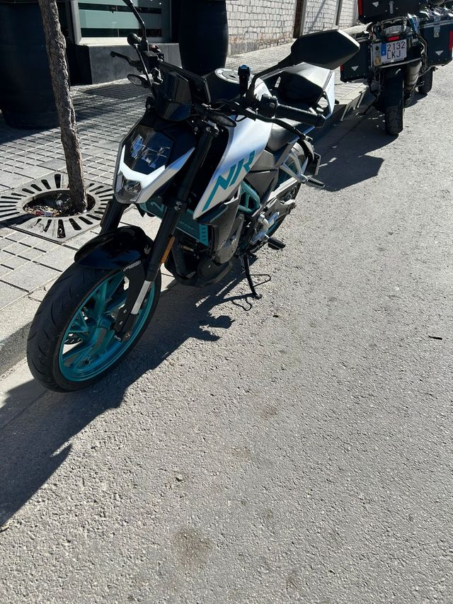 Se vende moto cf 300 nk