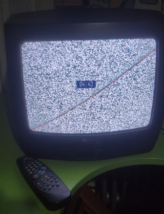 2 televisores antiguos