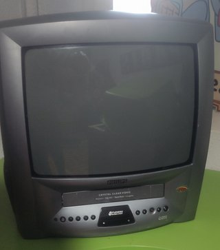 2 televisores antiguos
