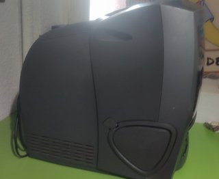 2 televisores antiguos