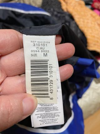 Gabardina Mango en azul eléctrico