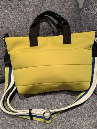 Bolso parfois neopreno color pistacho de segunda mano por 12 EUR