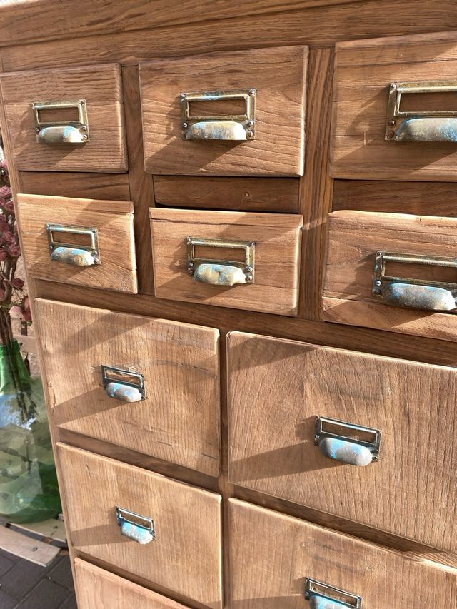 Mueble cajones archivador antiguo de roble.