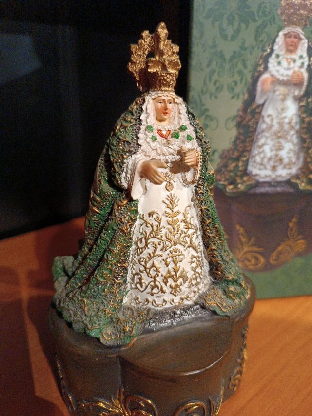 Figura virgen de la macarena joyero