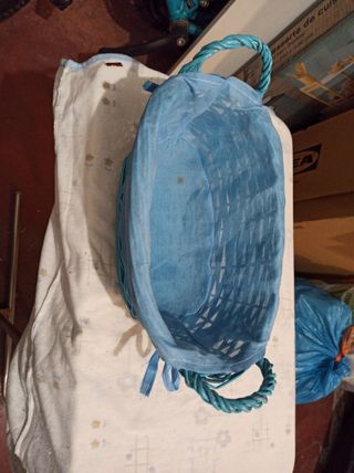 Cesta de mimbre decorativa