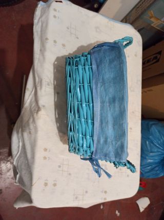 Cesta de mimbre decorativa