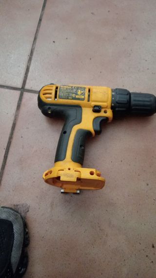 Taladro Dewalt sin batería