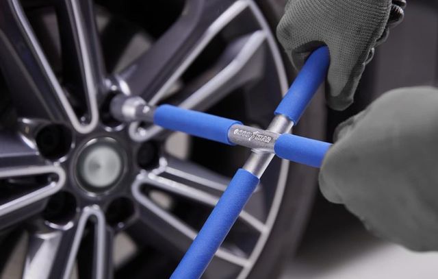 LLAVE DE RUEDAS EN CRUZ GOODYEAR