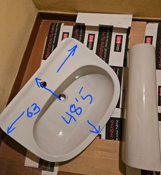 Lavabo de pie gris sin usar