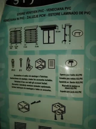 Persiana veneciana aluminio azul claro.