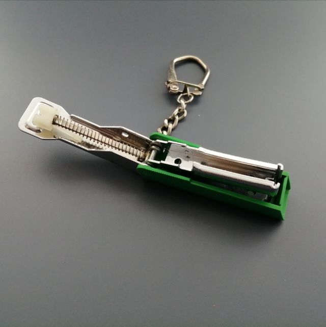 Llavero grapadora Petrus años 80