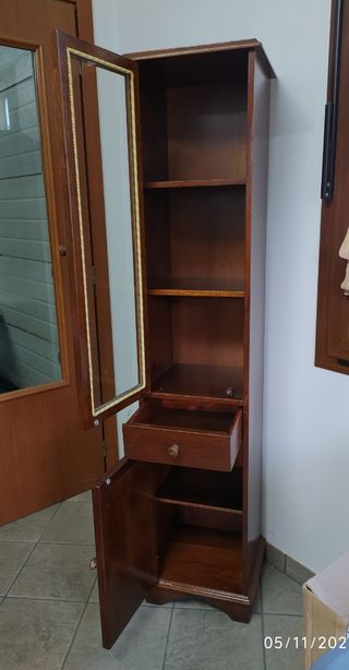 Vetrina in legno massello noce